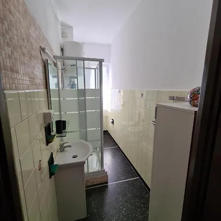 Apartment Seventeen *
